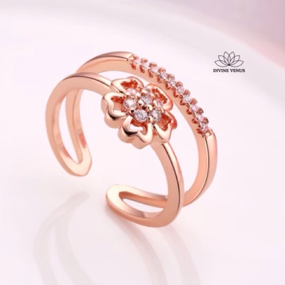 Rose Gold Flower Ring | Brass & Cubic Zirconia - Picture 4 of 7